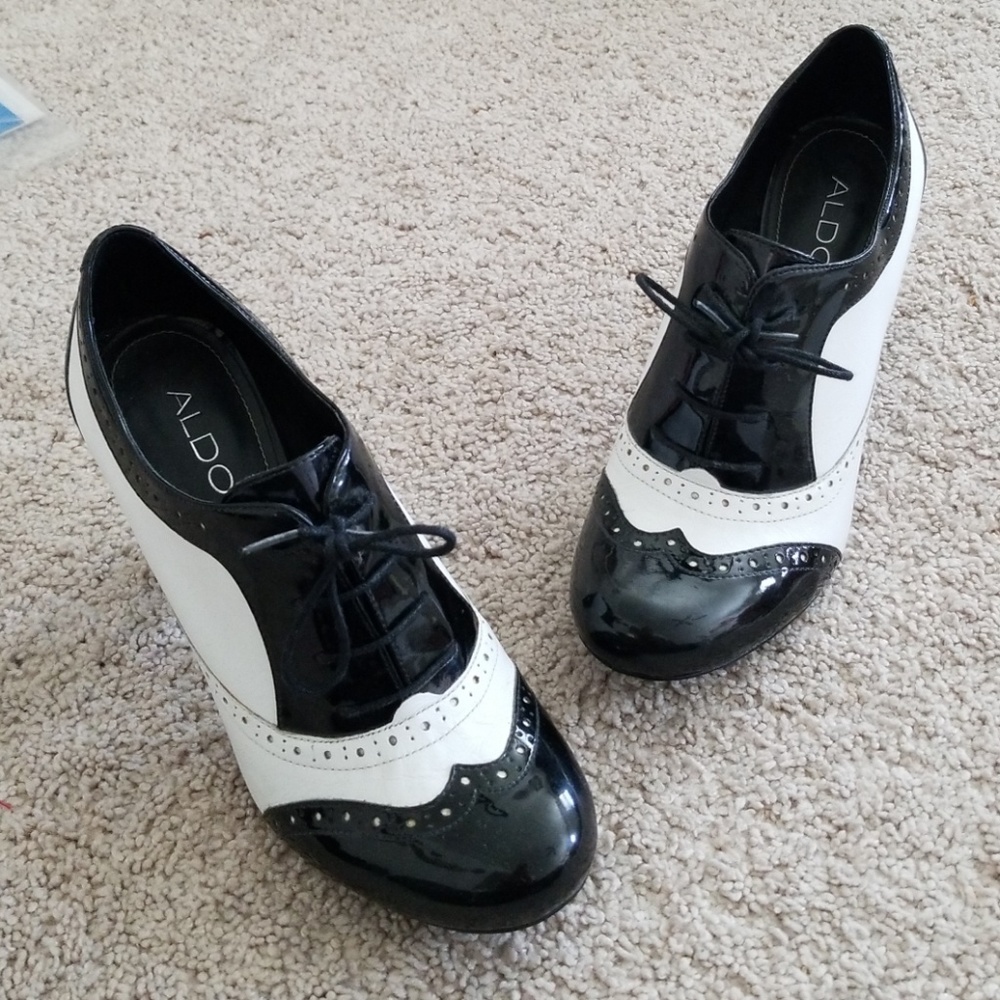 Aldo black and white laces vintage shoe size8